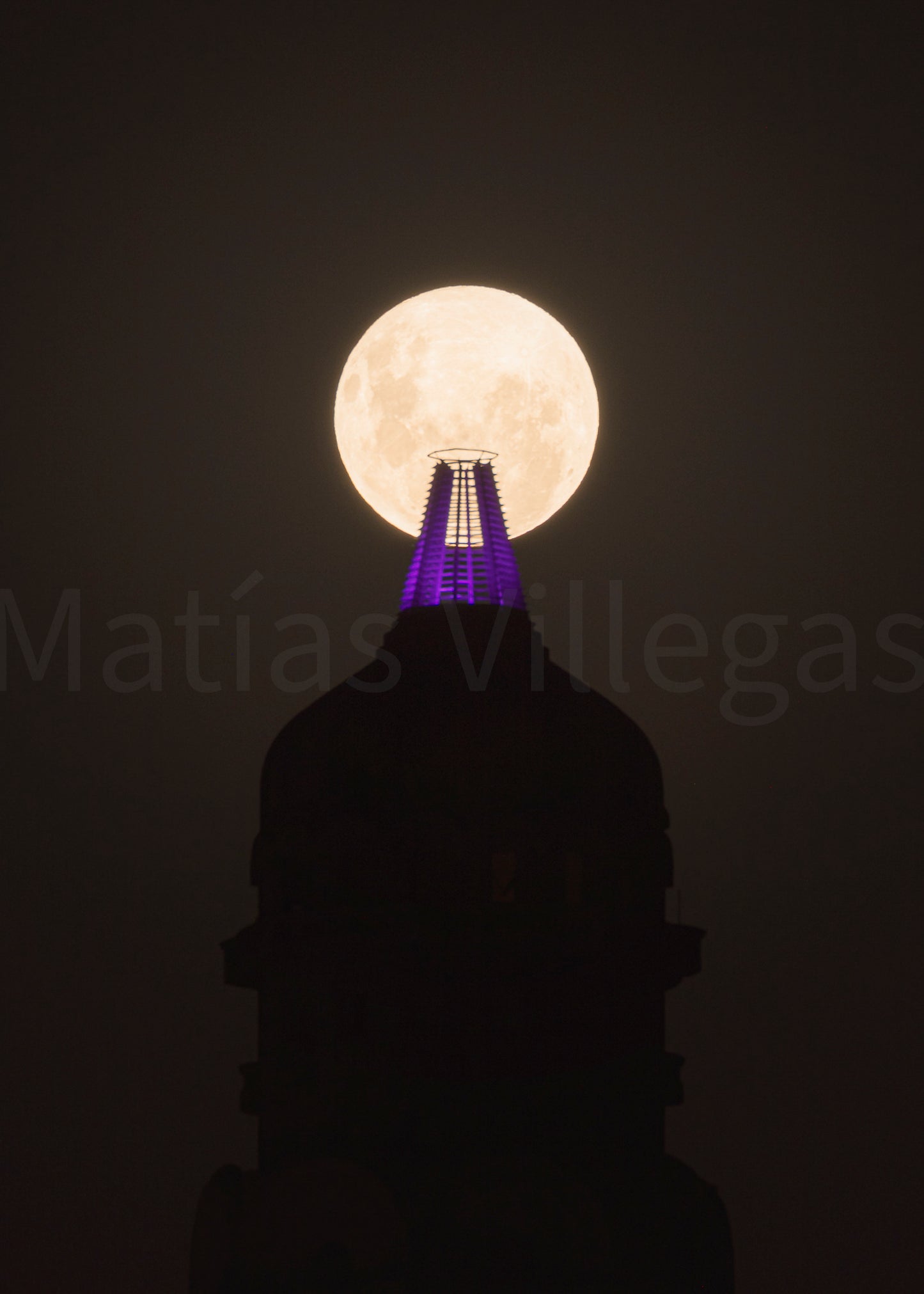 La Luna y El Salvo