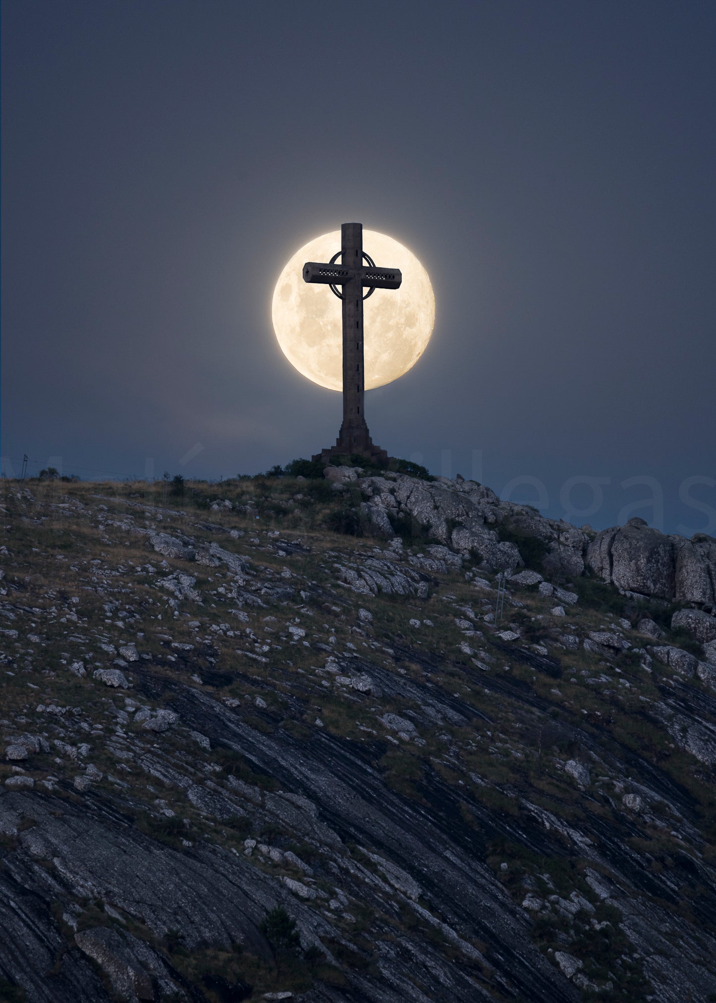 La Luna sobre el Pan de Azucar