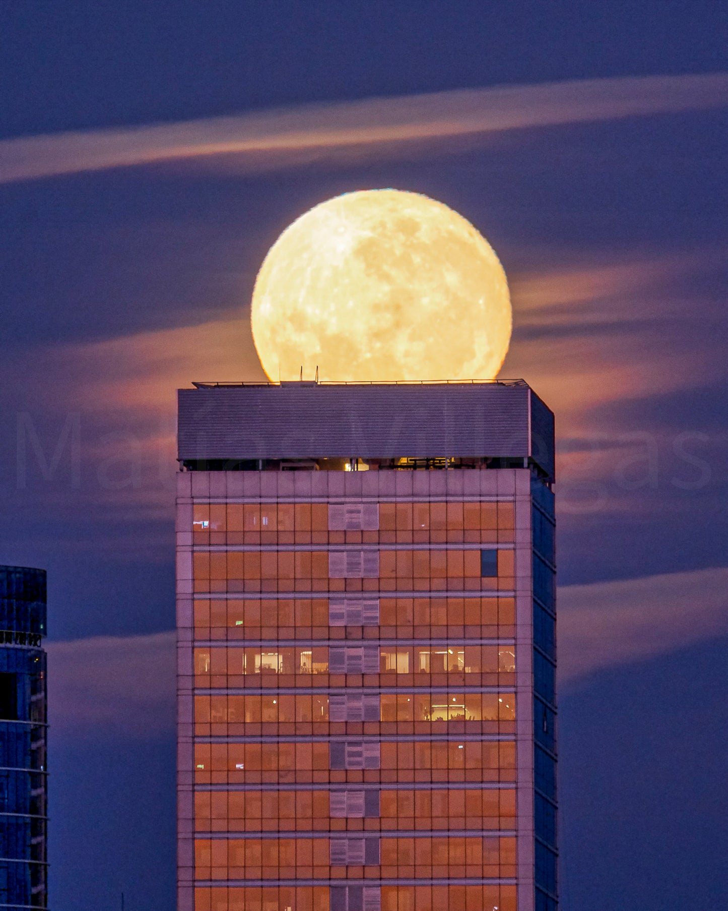 La Luna en la ciudad