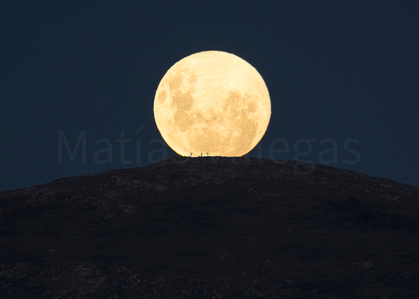 Luna sobre el Tupambaé