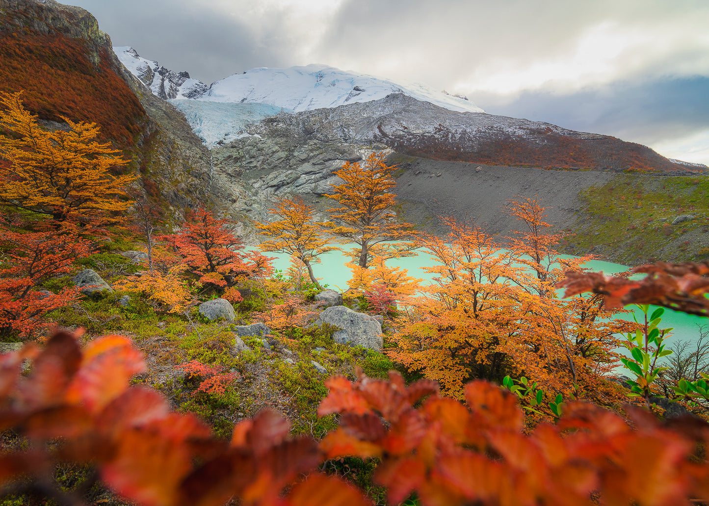 Laguna y Glaciar Huemul en Otoño